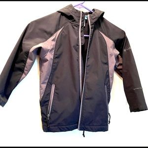 Columbia black & gray raincoat in perfect condition. Lightweight, but repellant!